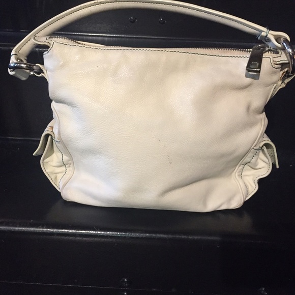 Marc Jacobs cream shoulder bag w/ silver hardware - Picture 2 of 4