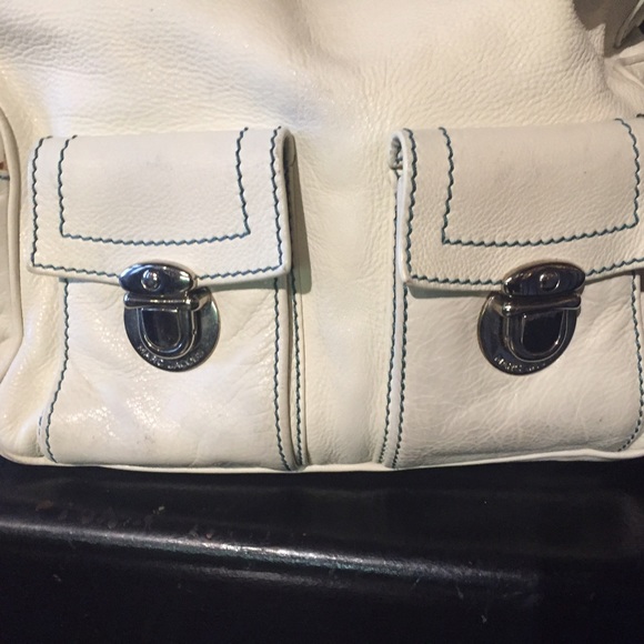 Marc Jacobs cream shoulder bag w/ silver hardware - Picture 4 of 4