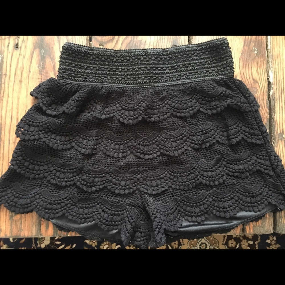 Black lace boutique shorts *NWT*