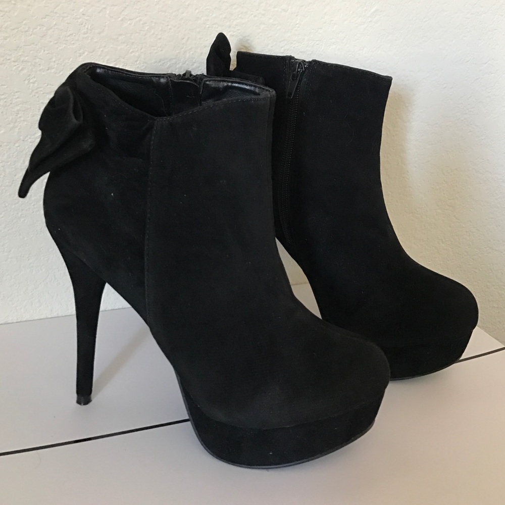 🆕listing Black Suede Booties