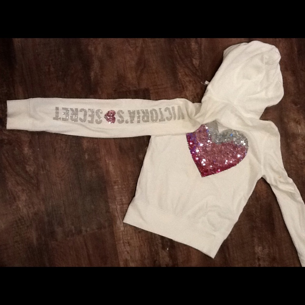 White VS hoodie