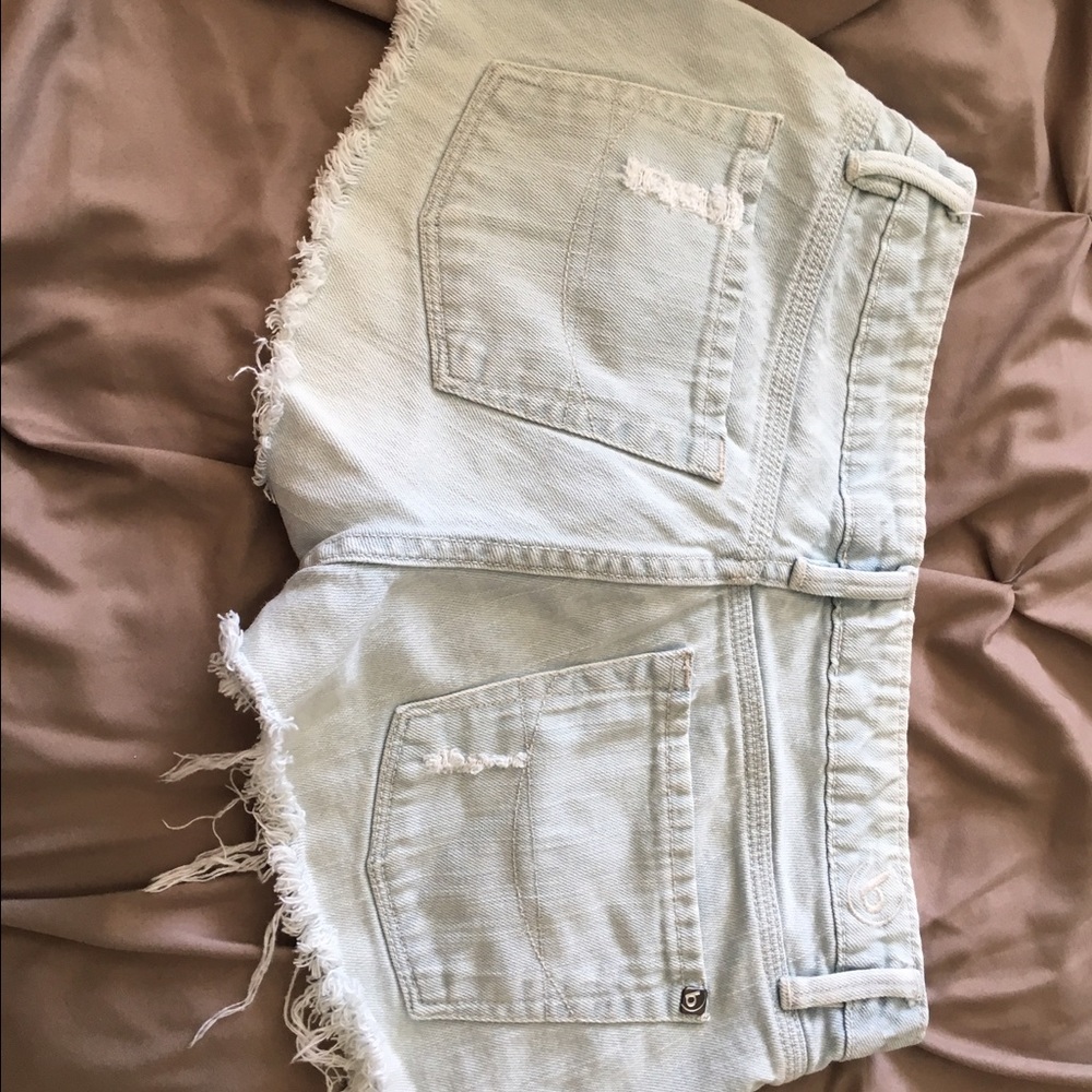 Bullhead distressed shorts