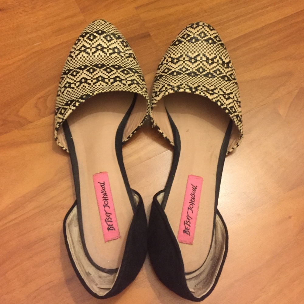 Betsey Johnson cocoh flats with raffia