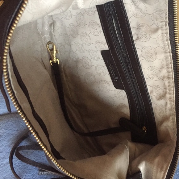 Michael Kors unique leather purse - Picture 3 of 3