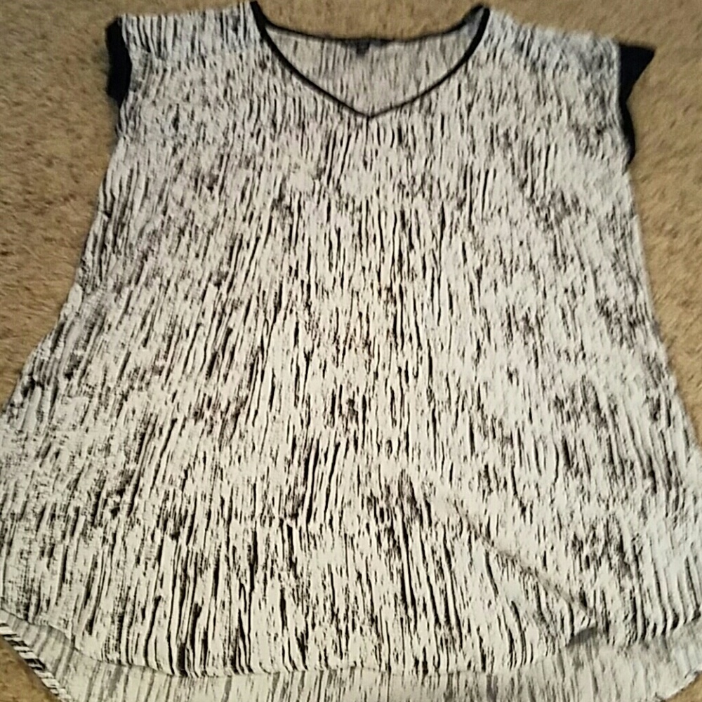 Express Black & White Patterned Shrt Sleeve Blouse - image 1