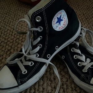 BLACK CONVERSE HIGHTOPS