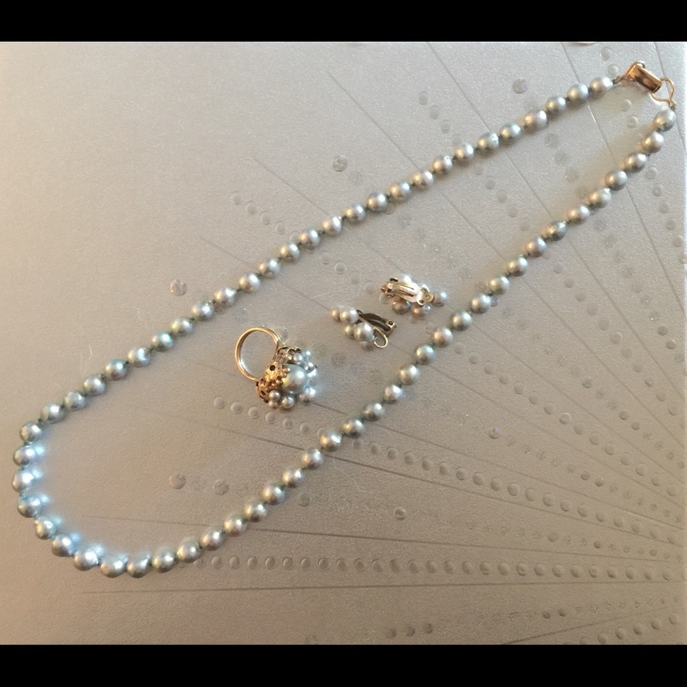 Perfect Wedding Pieces. Vintage Pearl Set.