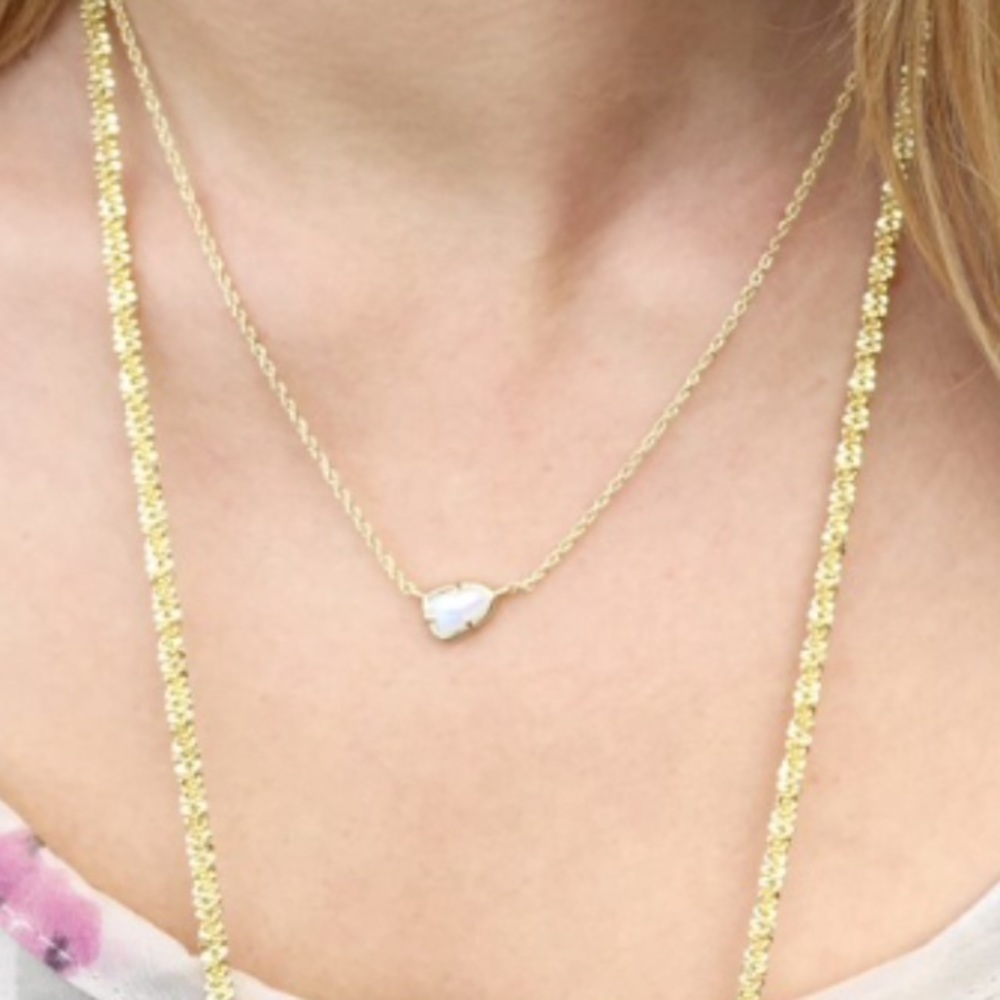 1 HOUR SALE 🎉 White Kendra Scott Necklace