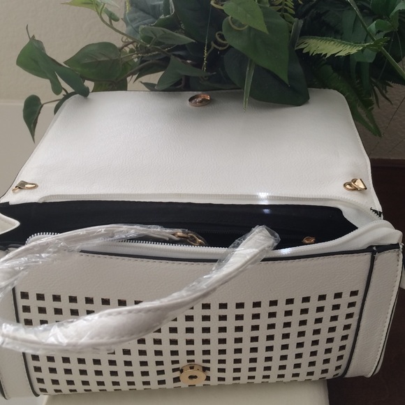 ⬇️ White Clutch with shoulder strap 👜 - Picture 5 of 6