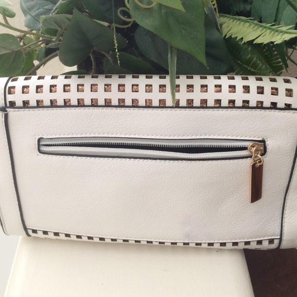 ⬇️ White Clutch with shoulder strap 👜 - Picture 4 of 6