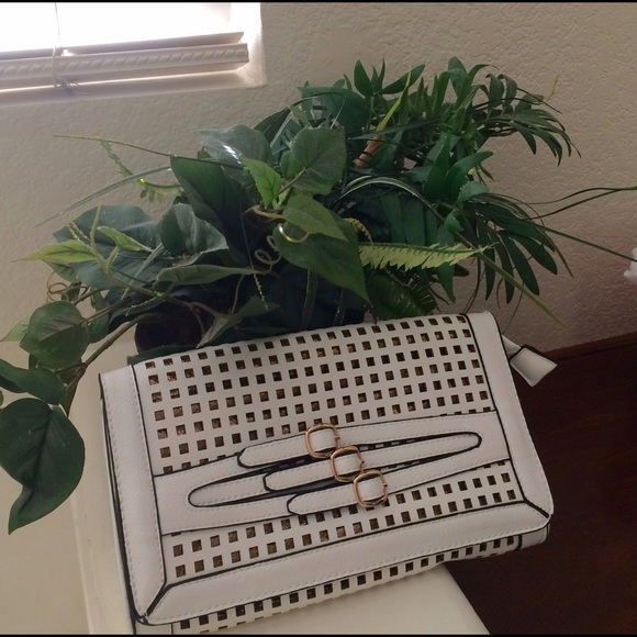 ⬇️ White Clutch with shoulder strap 👜 - Picture 3 of 6