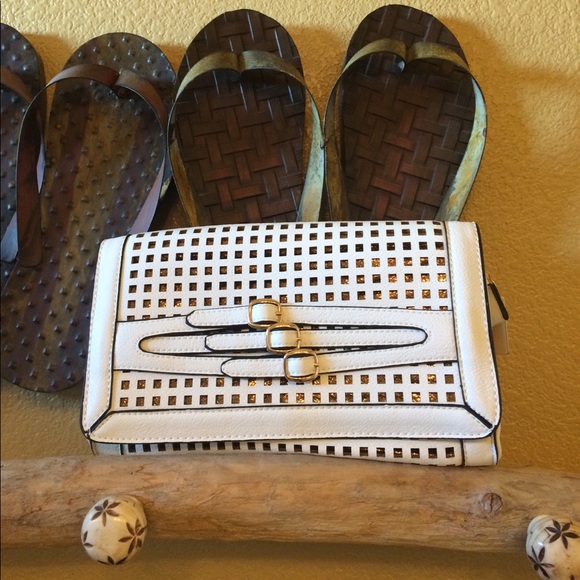 ⬇️ White Clutch with shoulder strap 👜 - Picture 2 of 6