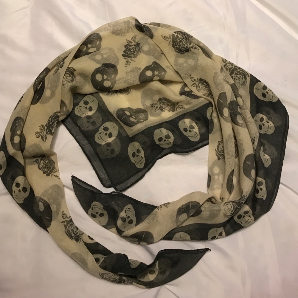 Rose / skull scarf