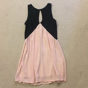 Solemio Low V Dress Size M