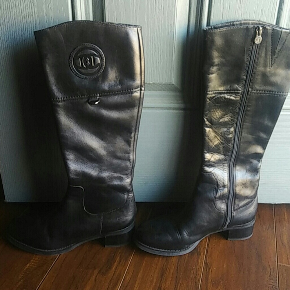 Etienne Aigner boots