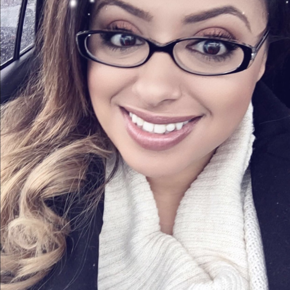 Meet your Posher, Crystal