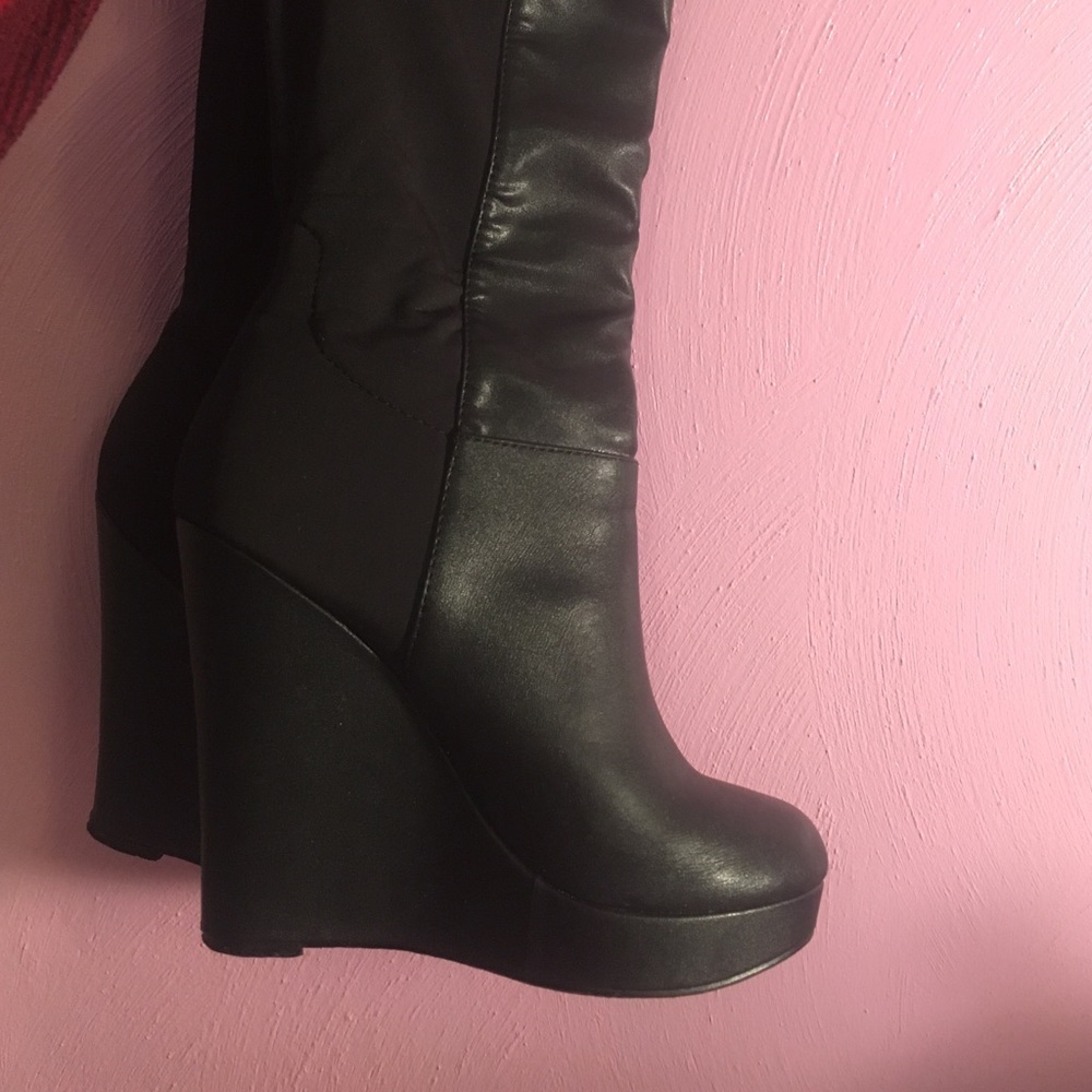 Steve Madden boot with stretch