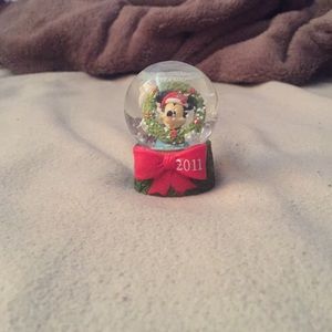 Disney Mickey Mouse Christmas Snow Globe