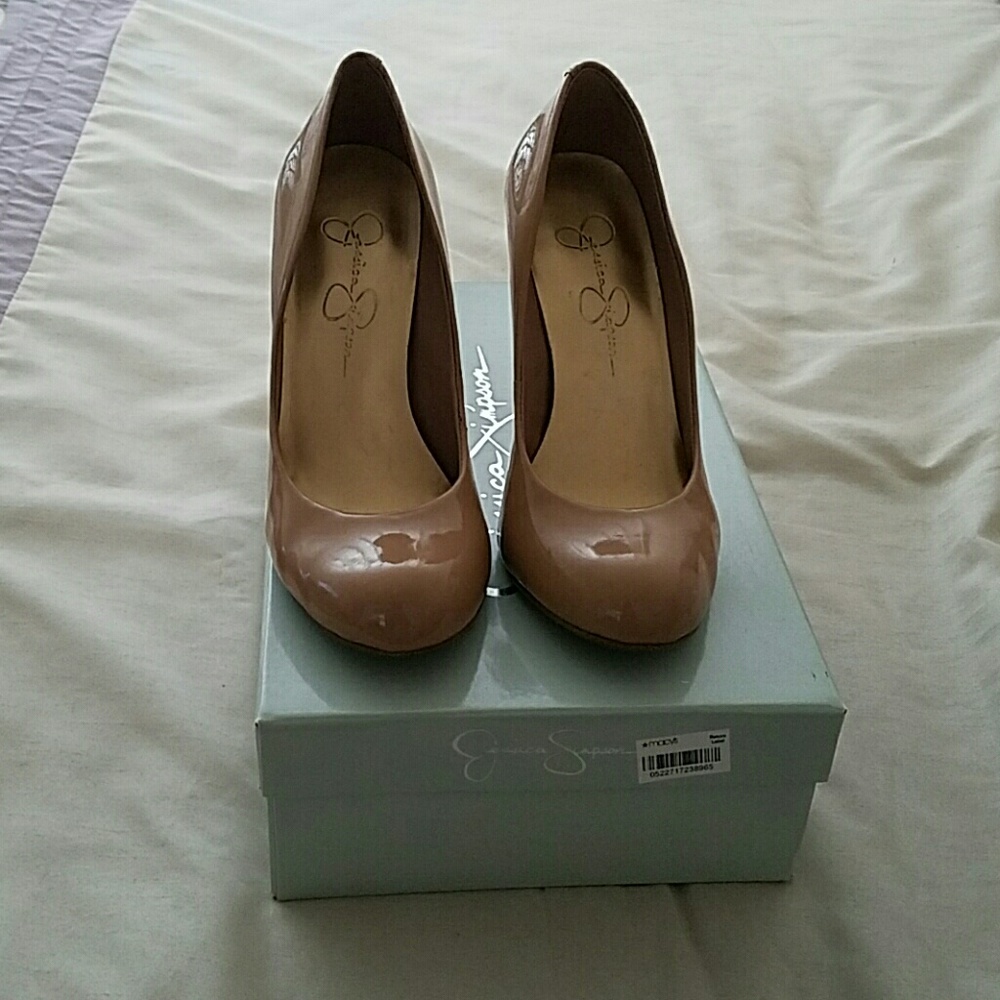 Gently used nude patent leather pumps