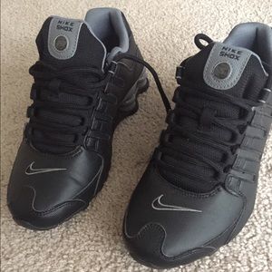 Black/grey Nike shox