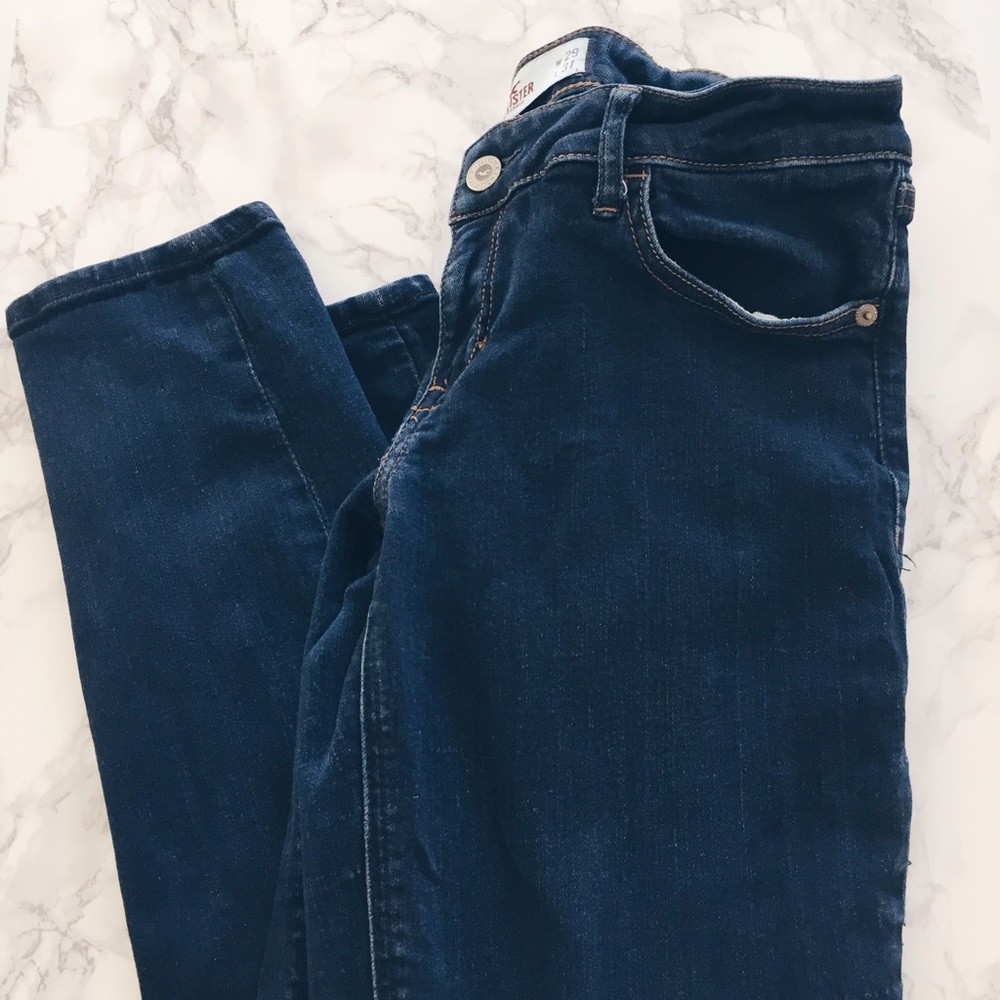 HOLLISTER STRETCHY SKINNY JEANS