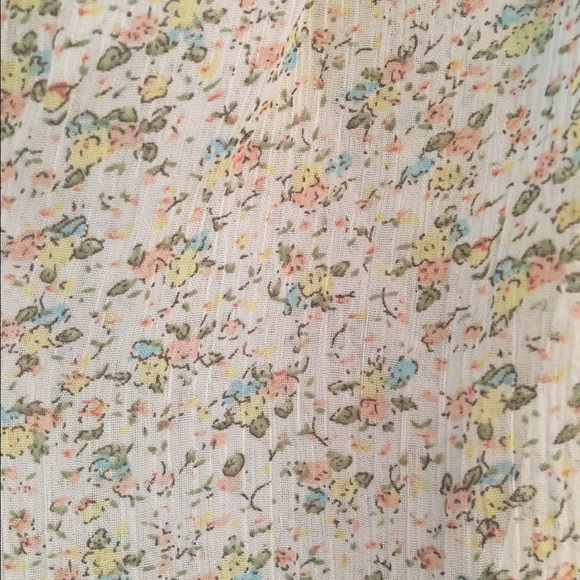 Mossimo floral top with cinched waist. - Picture 2 of 3