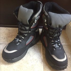 Children's size 4 snow boots