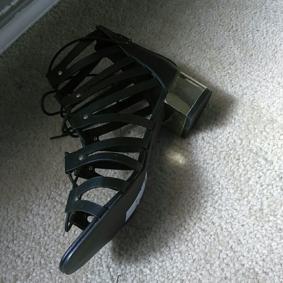 Black gladiator sandals *New* - Picture 2 of 4