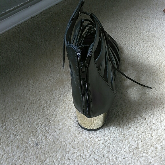 Black gladiator sandals *New* - Picture 3 of 4