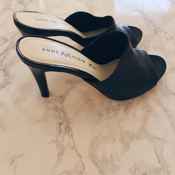 ANNE KLEIN HEELS - Picture 2 of 2