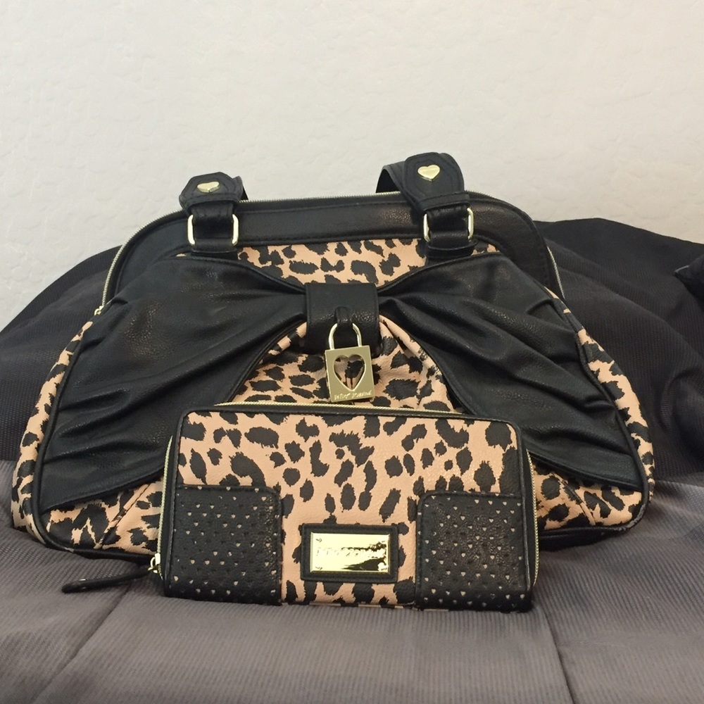 BETSEYVILLE Exotic Purse/Wallet Set