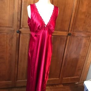 California Dynasty Red Long Nightgown | Size L