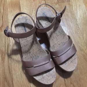 sonoma sandals size 6.5