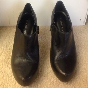 Gianni Bini black leather booties