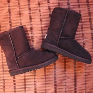 Toddler Dark Brow Ugg Boots!