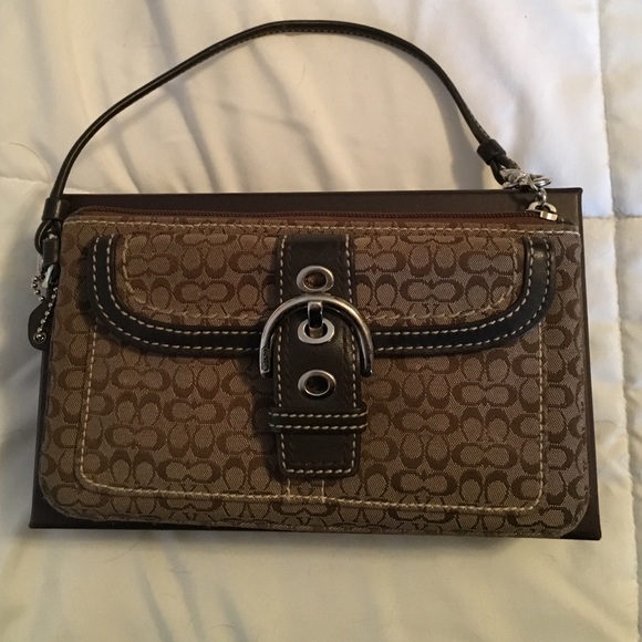 Coach wristlet w/gift box. Dims: 7.5x4.25x.5 in. - Picture 2 of 3