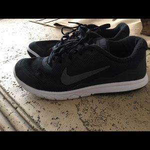 Nike Flex Experience size 8.5