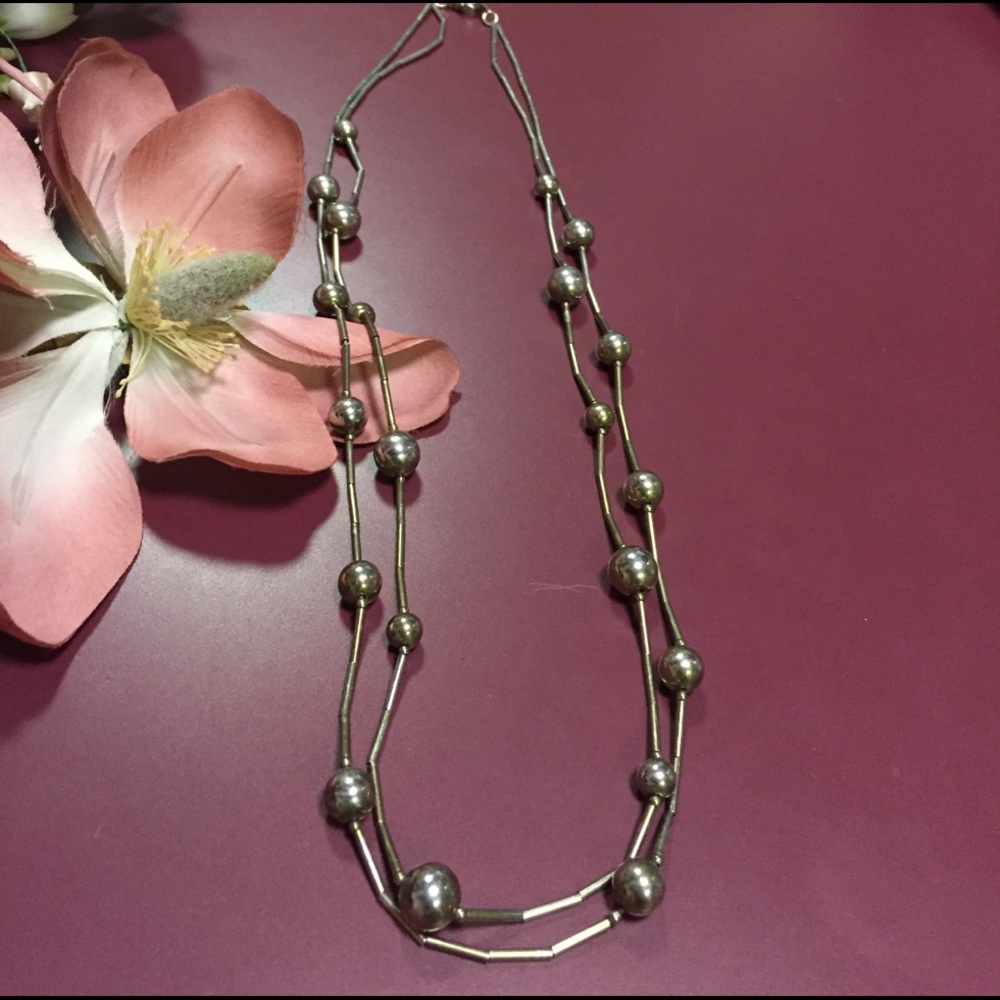 Silver tone necklace