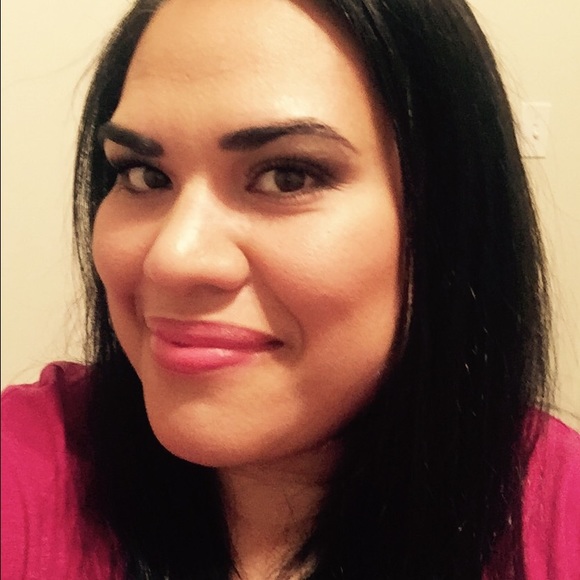 Meet your Posher, Cesia - Picture 1 of 1