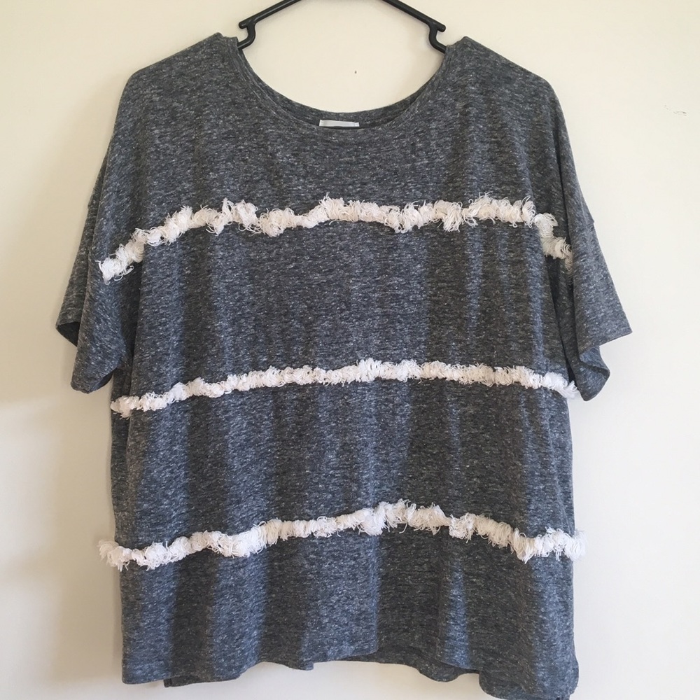 Gray Old Navy tee with fringe size L