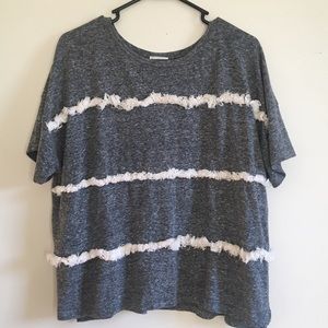Gray Old Navy tee with fringe size L