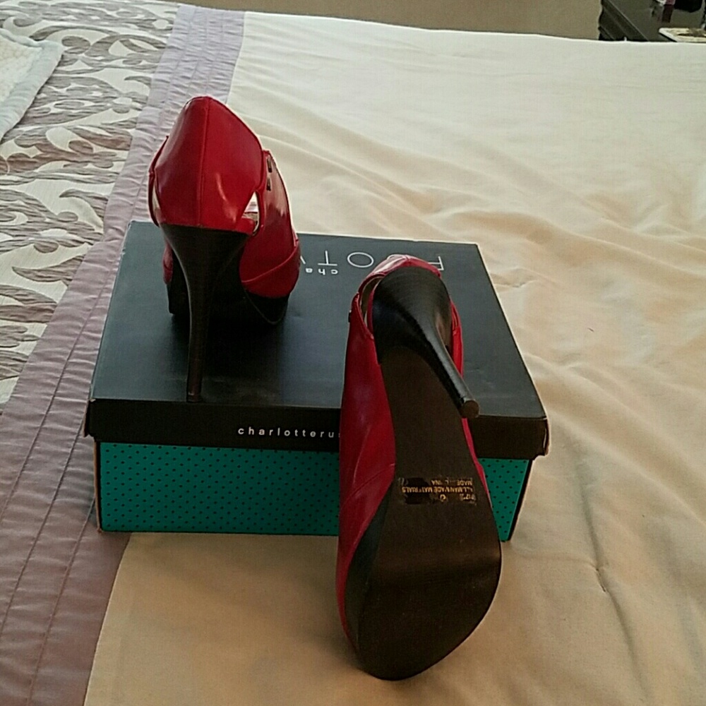 Red faux leather heels - Picture 2 of 3