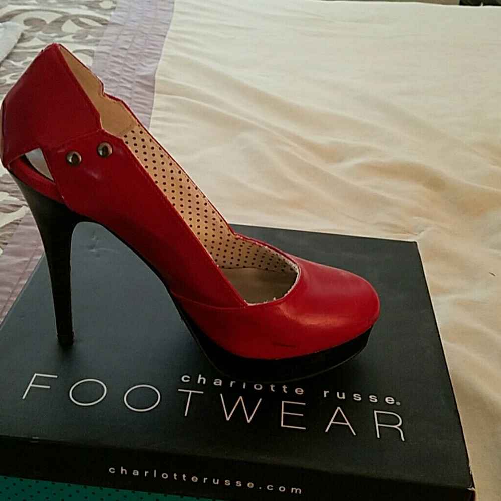Red faux leather heels - Picture 3 of 3