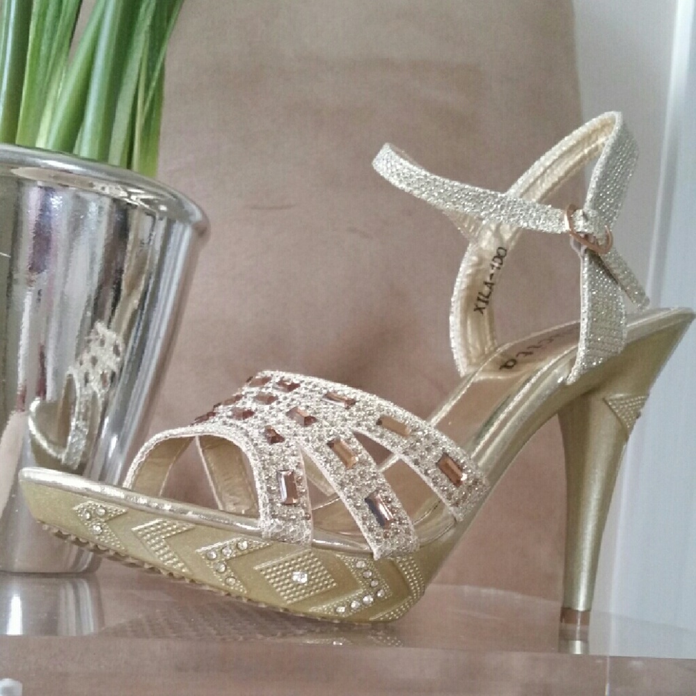 *METALLIC GOLD RHINESTONE HEELS*