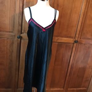 Gillian & O'Malley Black Nightgown |Size L