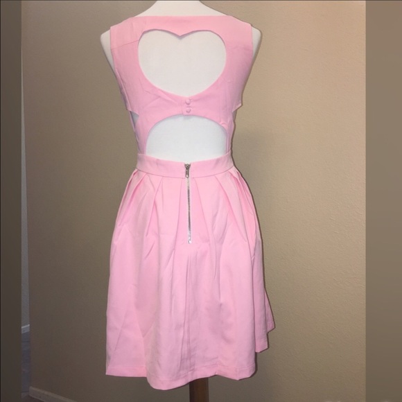 🎉Host Pick 🎉💗Blush classic heart dress 💗 - Picture 2 of 3