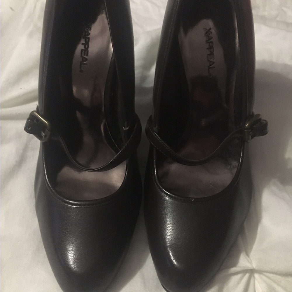 Shoes - Picture 2 of 2