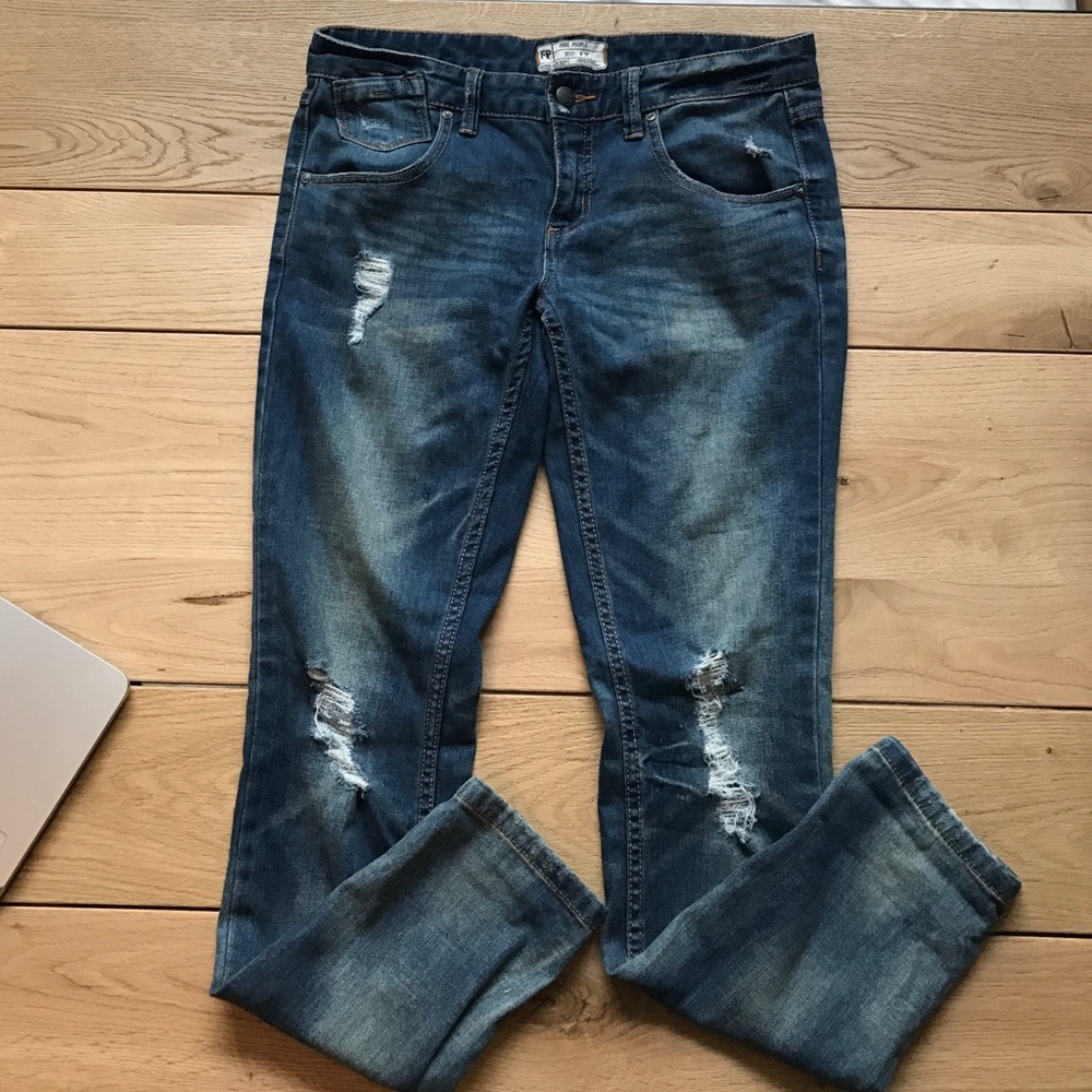 Free People distressed jeans ✨