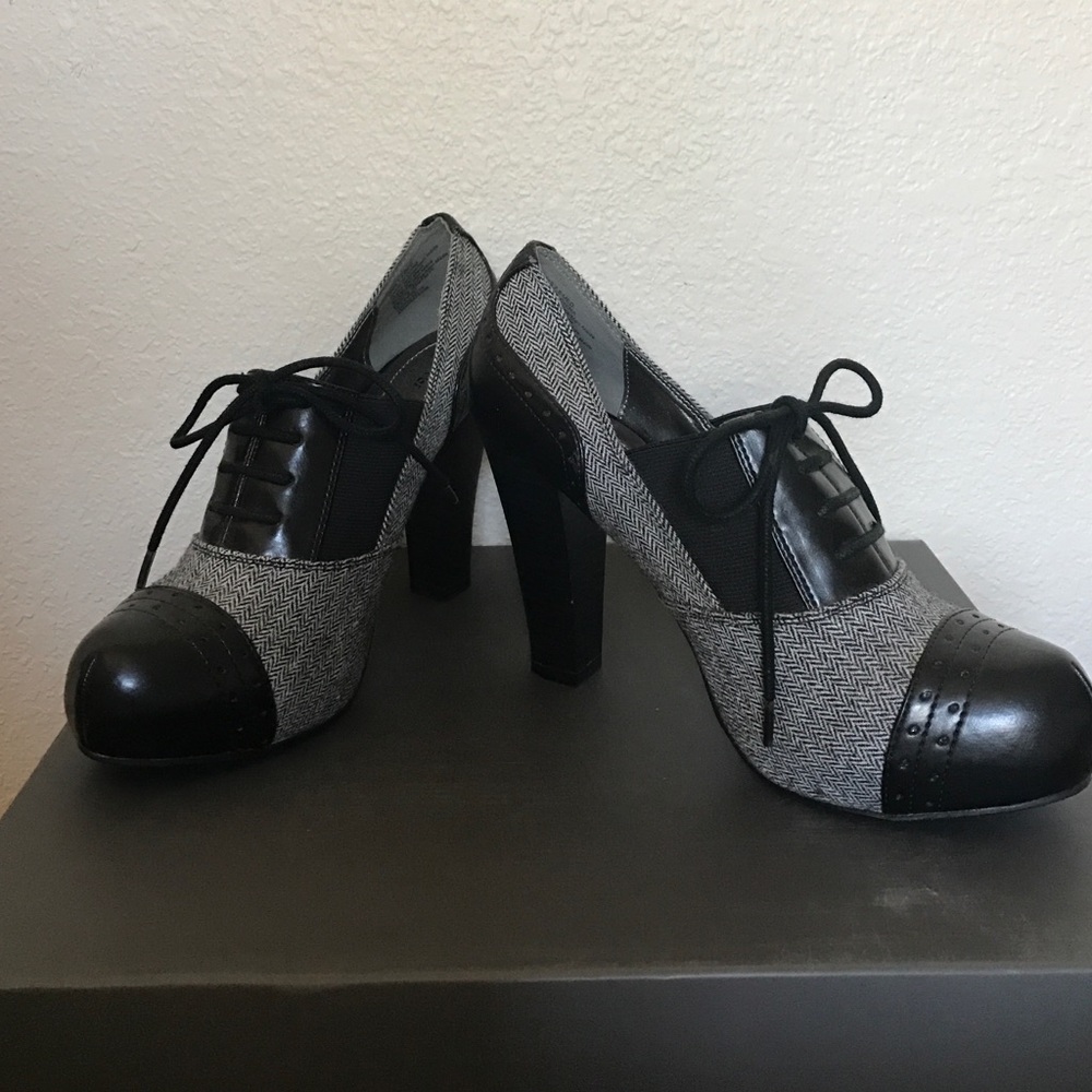 🆕listing Lace Up Closed Toe Heels