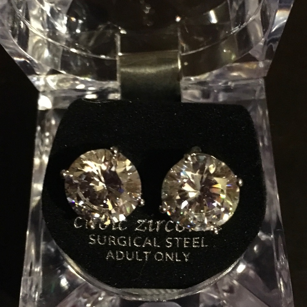 Stunning&Bold Diamond cz studs